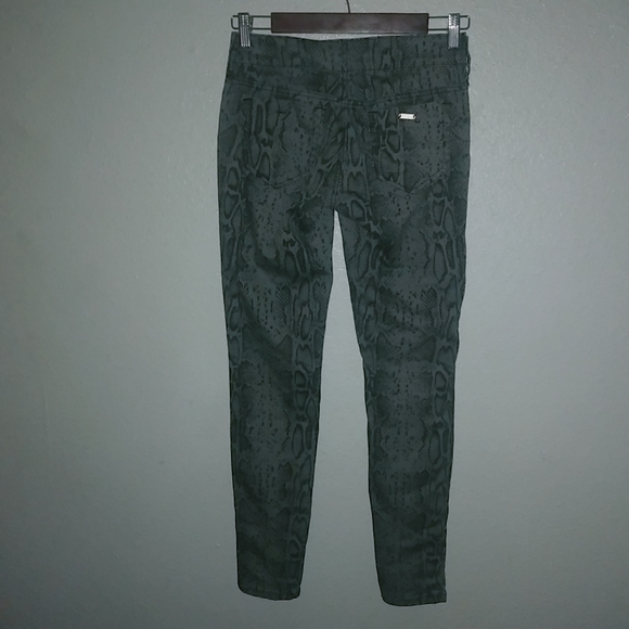 Guess 27x29 Snake Reptile Pattern Gray Cotton Skinny Pants - Picture 3 of 11
